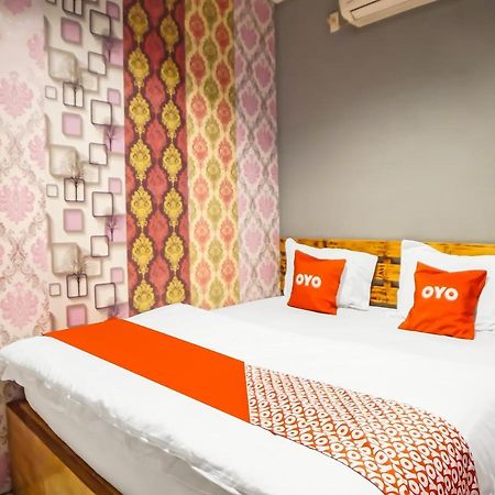 Oyo 990 Stadion Residence Syariah Medan Eksteriør billede