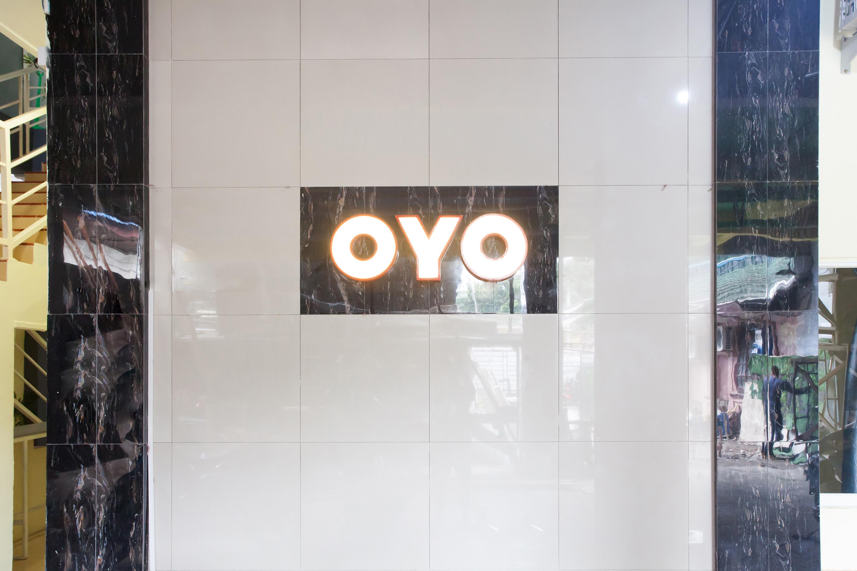 Oyo 990 Stadion Residence Syariah Medan Eksteriør billede