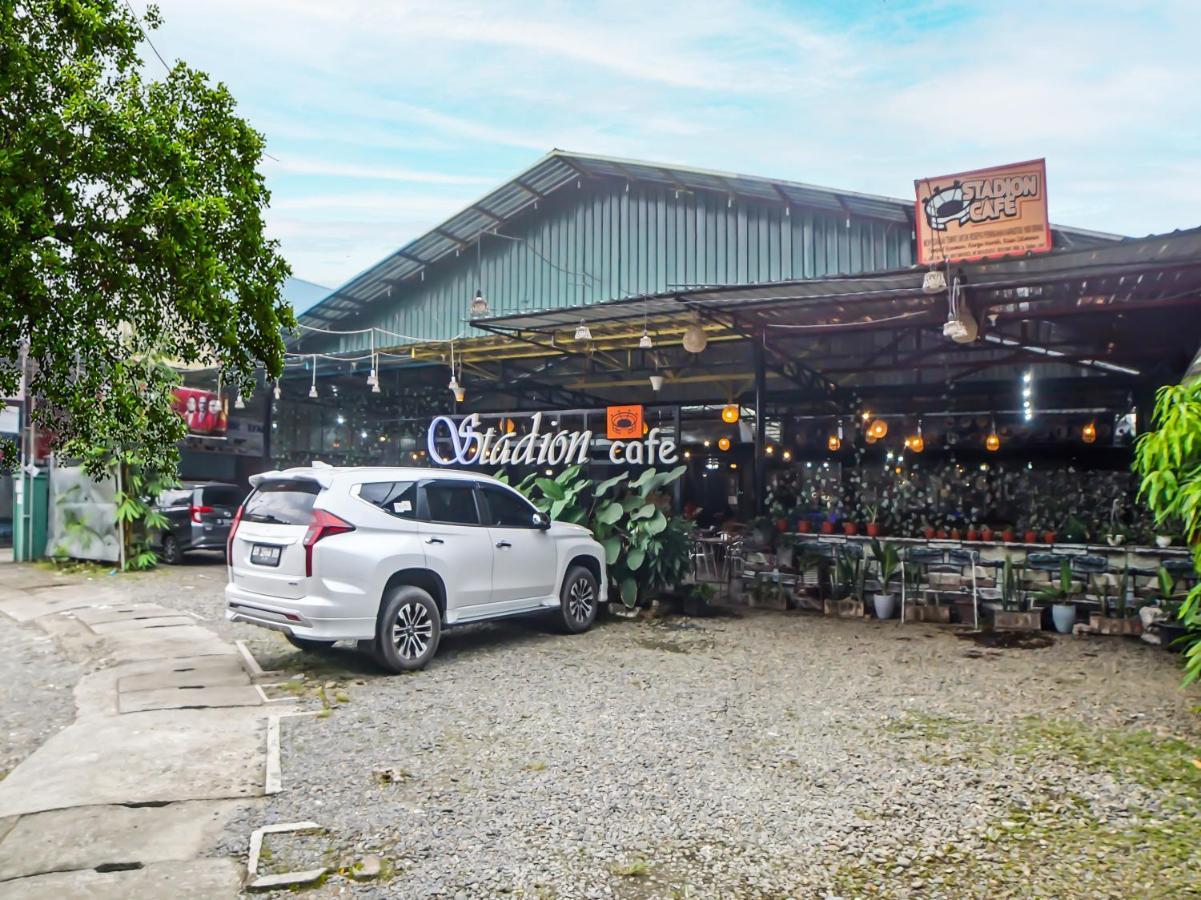 Oyo 990 Stadion Residence Syariah Medan Eksteriør billede
