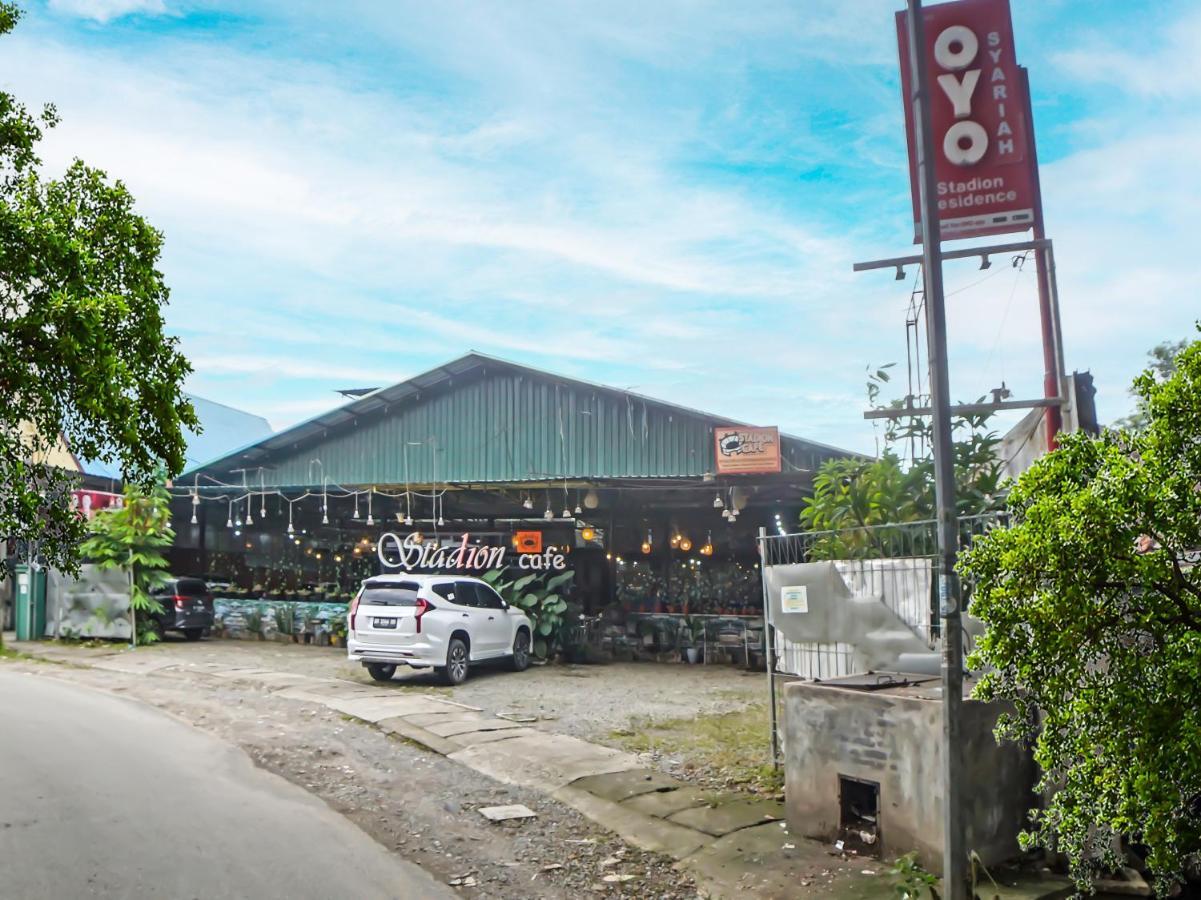 Oyo 990 Stadion Residence Syariah Medan Eksteriør billede
