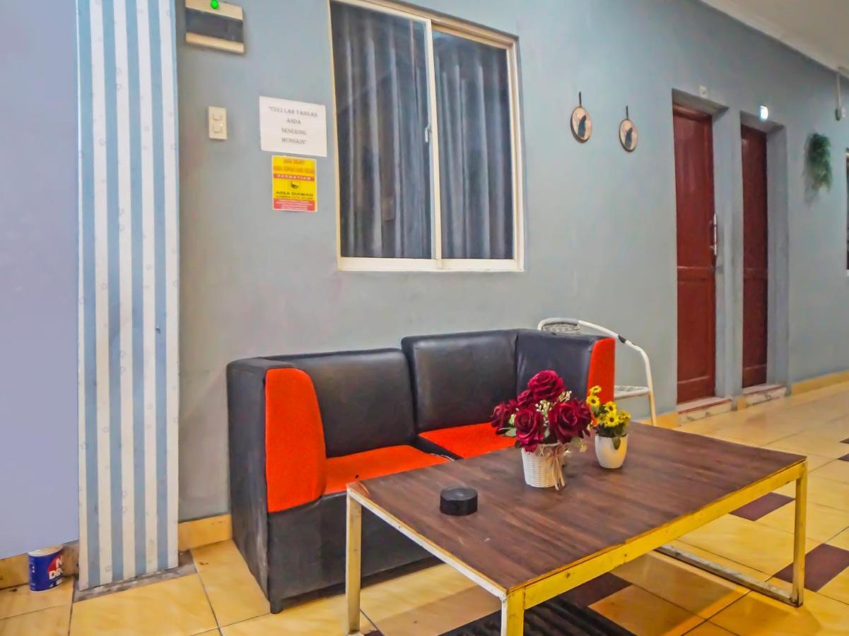 Oyo 990 Stadion Residence Syariah Medan Eksteriør billede