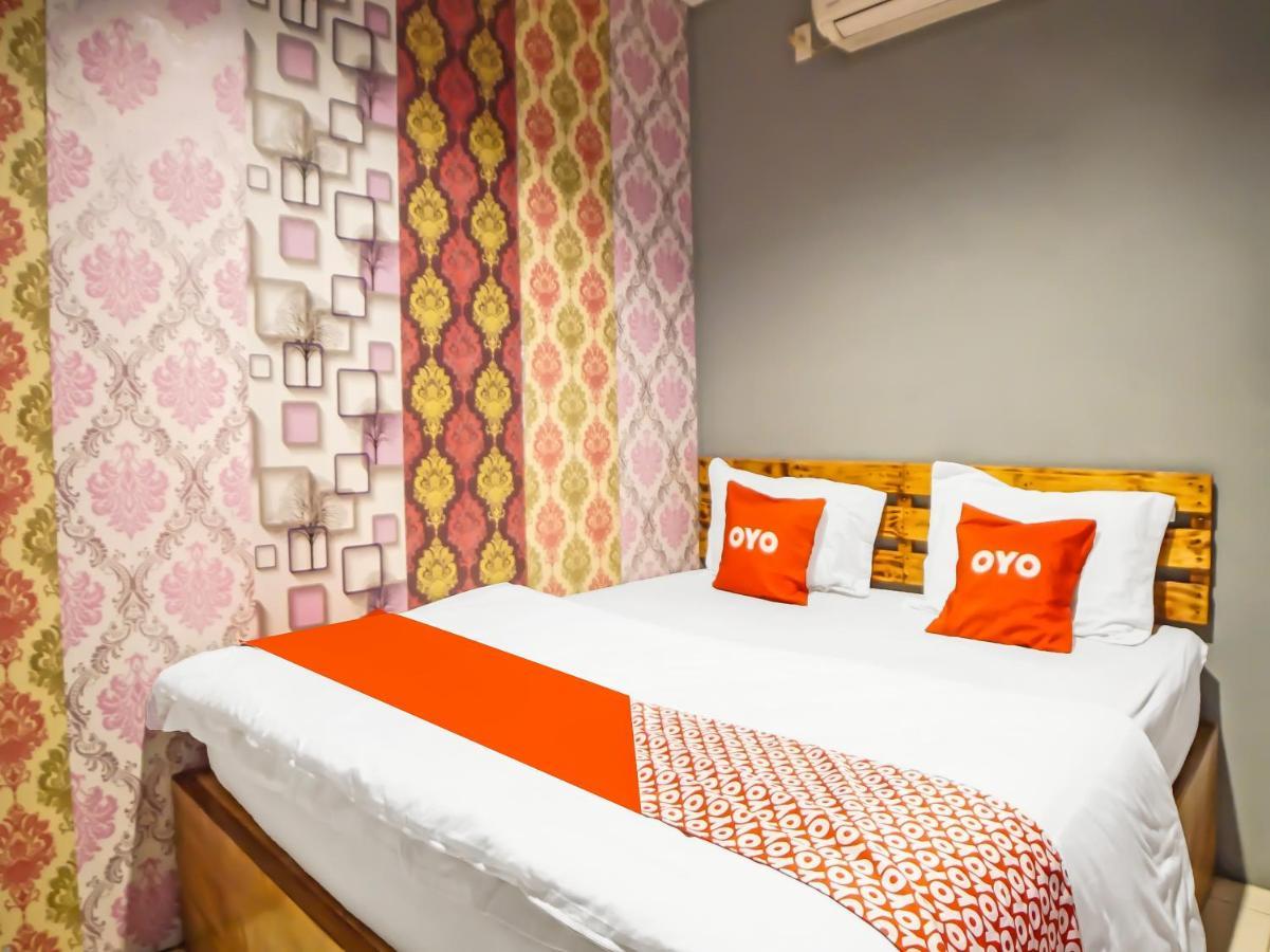 Oyo 990 Stadion Residence Syariah Medan Eksteriør billede