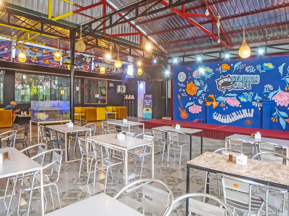 Oyo 990 Stadion Residence Syariah Medan Eksteriør billede