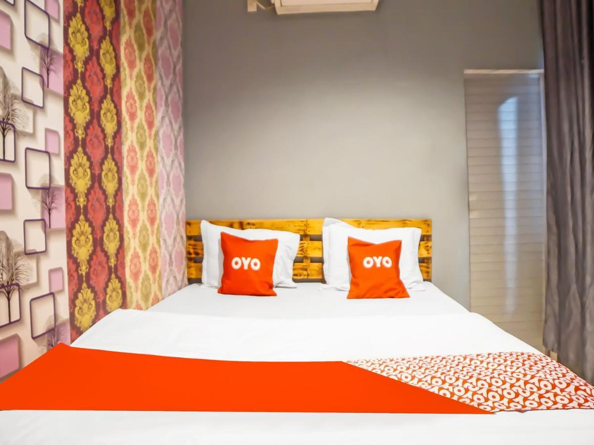 Oyo 990 Stadion Residence Syariah Medan Eksteriør billede