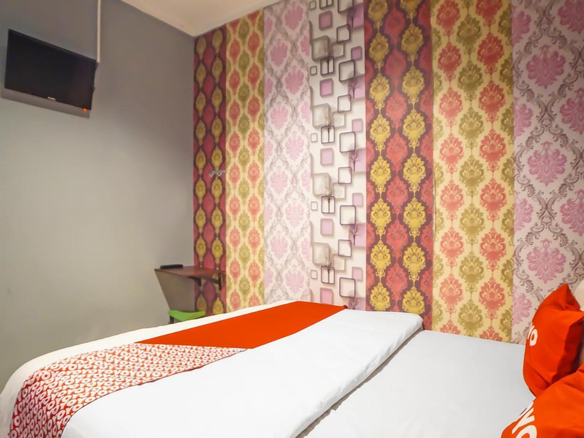 Oyo 990 Stadion Residence Syariah Medan Eksteriør billede