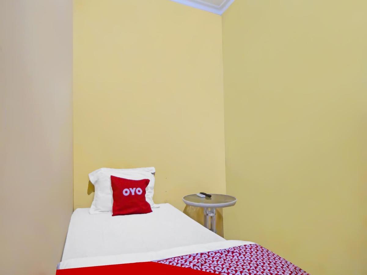 Oyo 990 Stadion Residence Syariah Medan Eksteriør billede