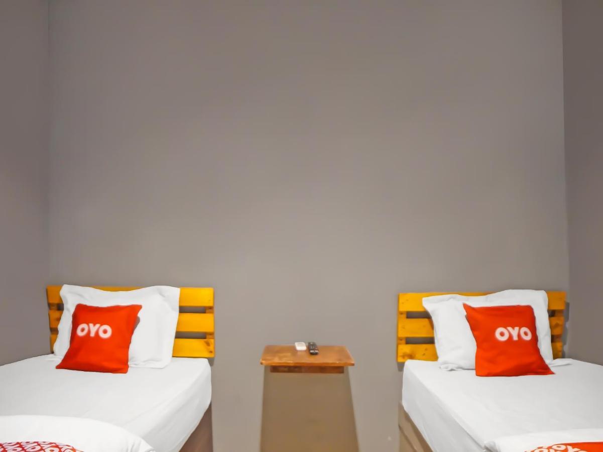 Oyo 990 Stadion Residence Syariah Medan Eksteriør billede