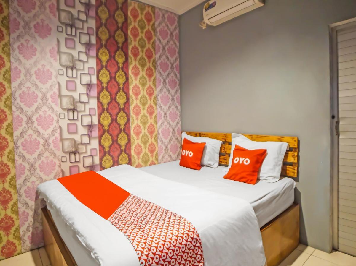 Oyo 990 Stadion Residence Syariah Medan Eksteriør billede
