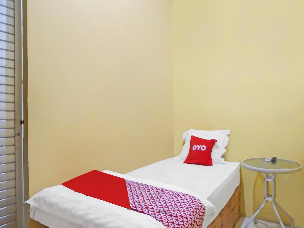 Oyo 990 Stadion Residence Syariah Medan Eksteriør billede