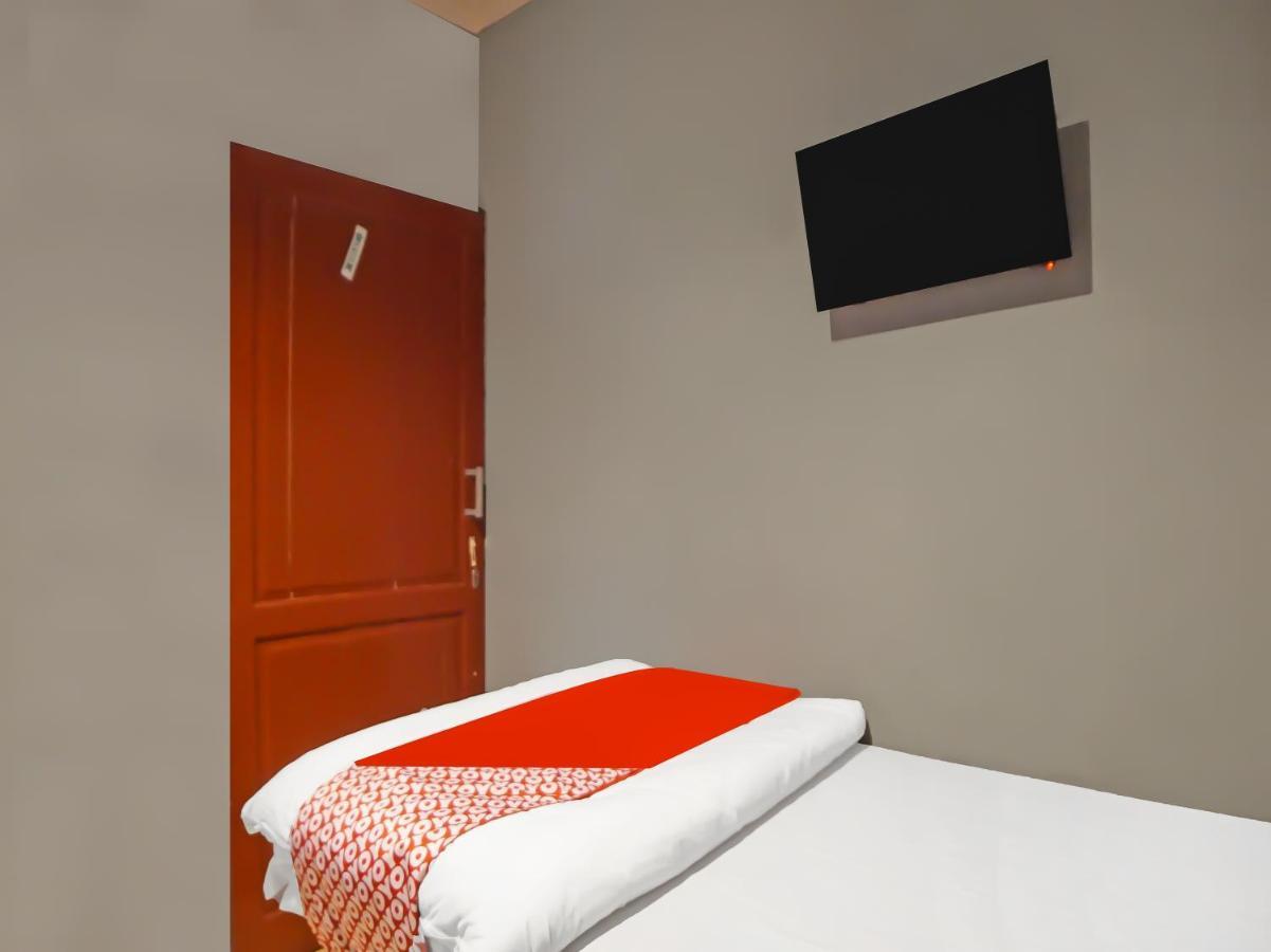 Oyo 990 Stadion Residence Syariah Medan Eksteriør billede