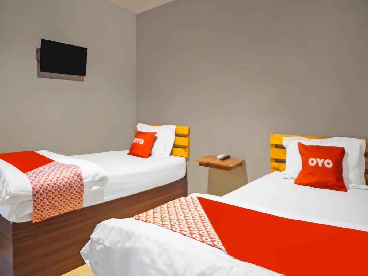 Oyo 990 Stadion Residence Syariah Medan Eksteriør billede