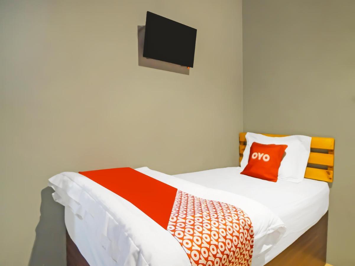 Oyo 990 Stadion Residence Syariah Medan Eksteriør billede