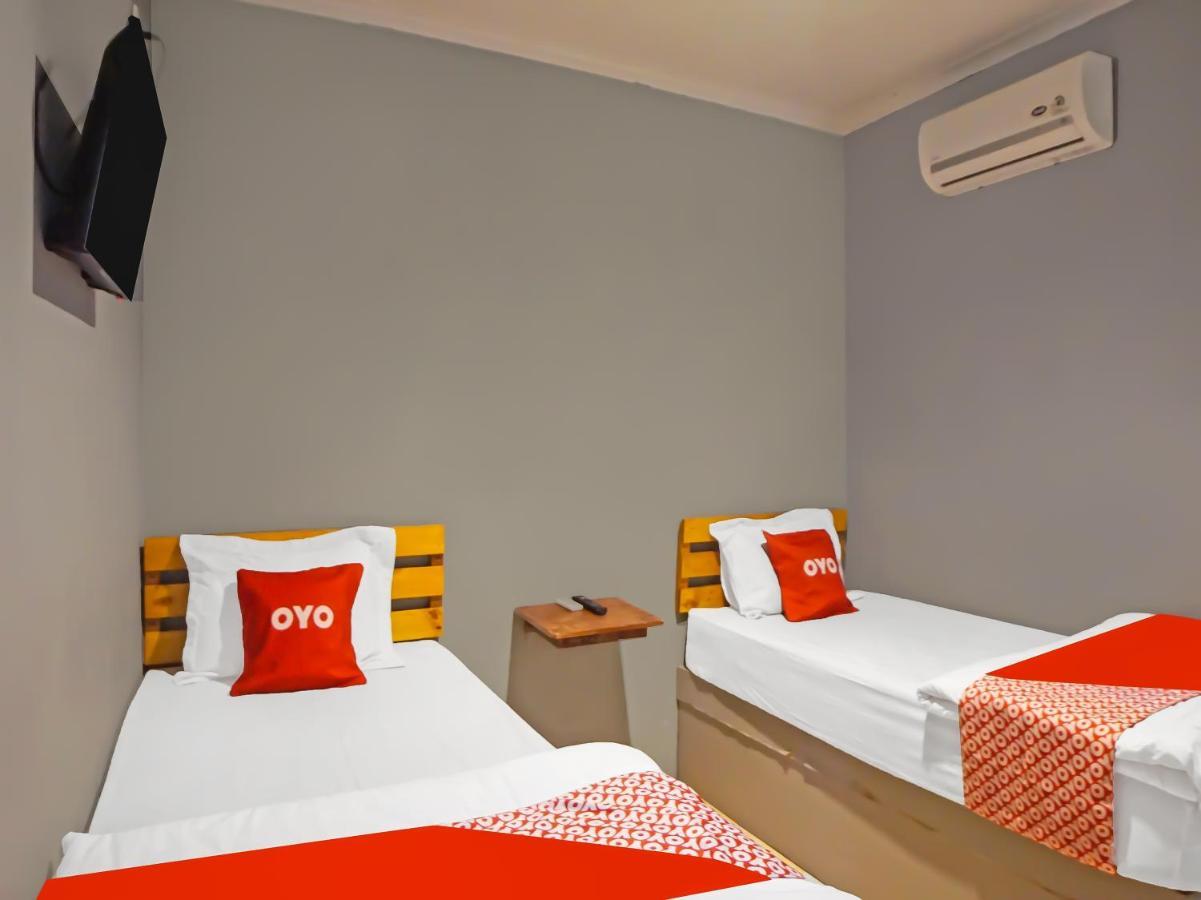 Oyo 990 Stadion Residence Syariah Medan Eksteriør billede